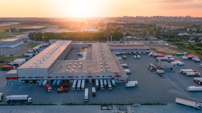 τεράστια-ζήτηση-για-εγκαταστάσεις-logistics-562617589