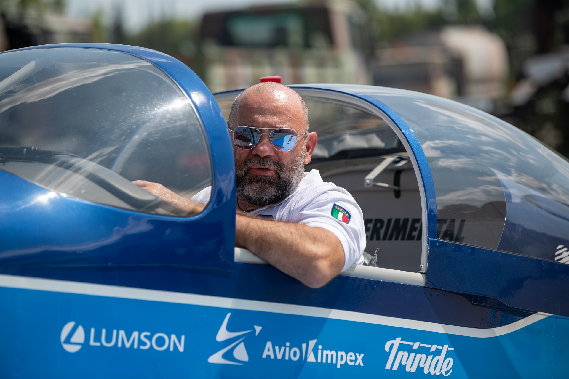 Από το αναπηρικό αμαξίδιο στο πιλοτήριο ακροβατικών αεροσκαφών-2