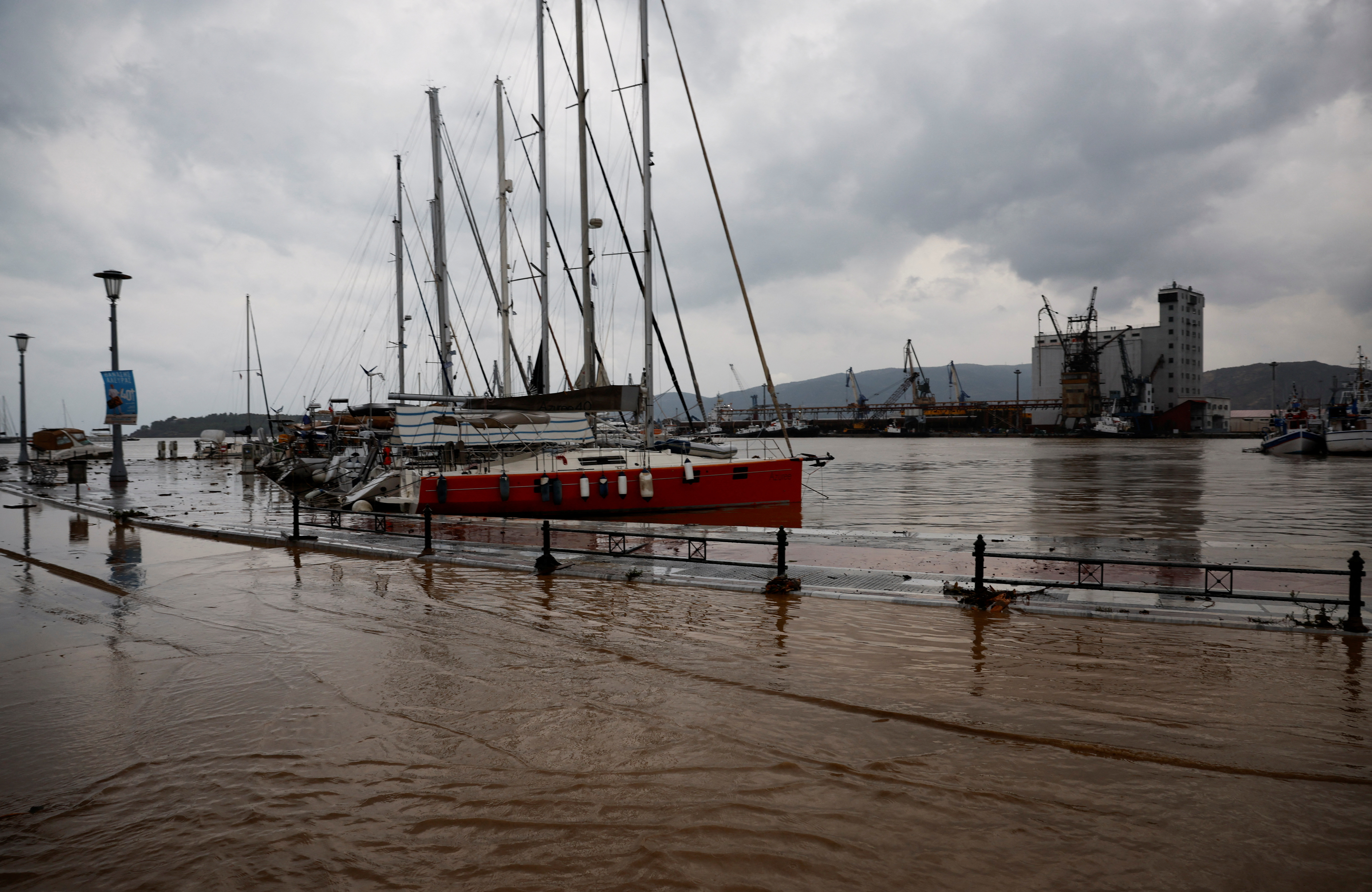 Κακοκαιρία Daniel: Οι εικόνες της καταστροφής μέσα από τον φακό του Reuters-8