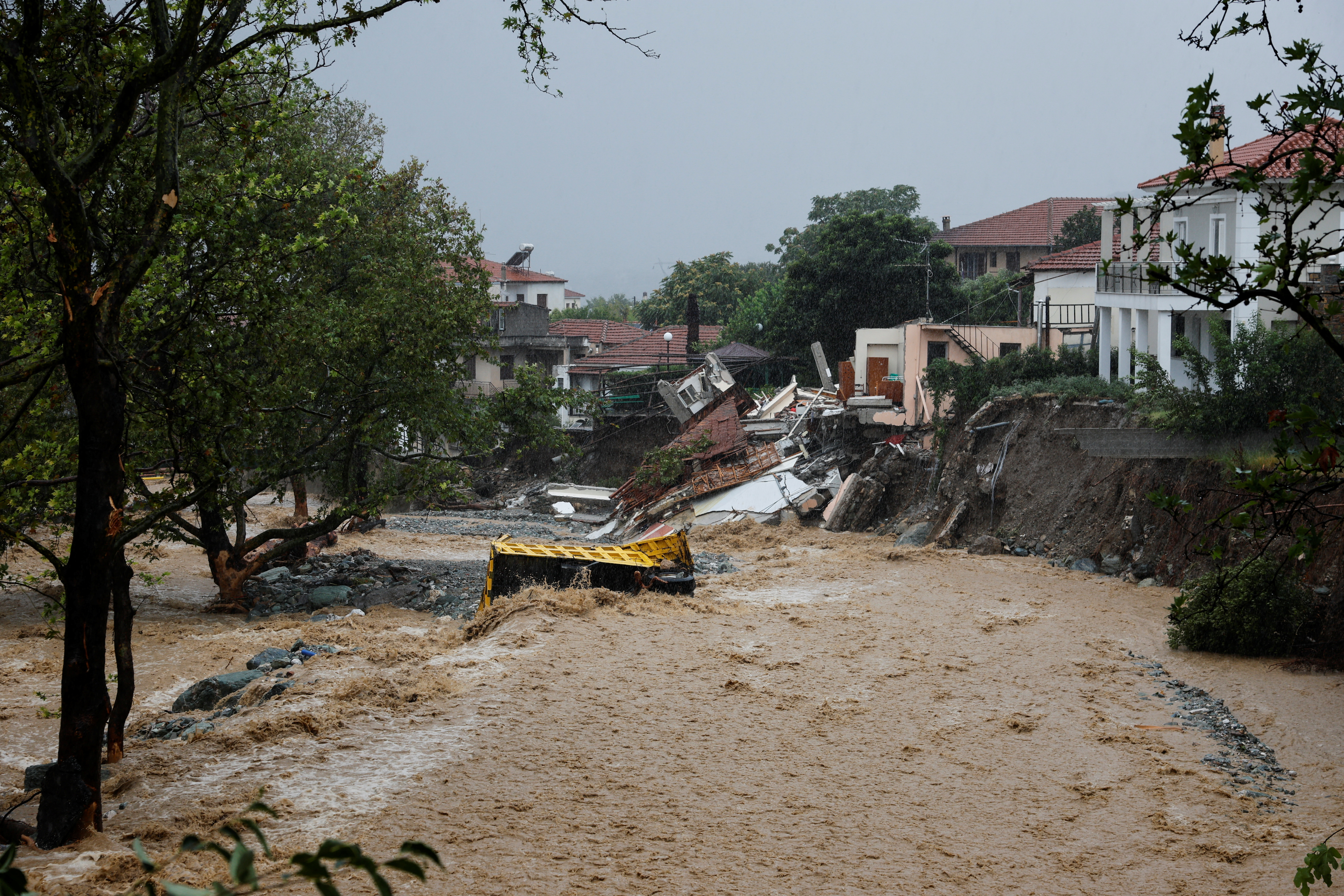 Κακοκαιρία Daniel: Οι εικόνες της καταστροφής μέσα από τον φακό του Reuters-1