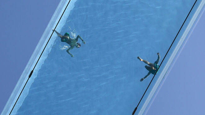 πισίνα-και-καύσωνας-562604374