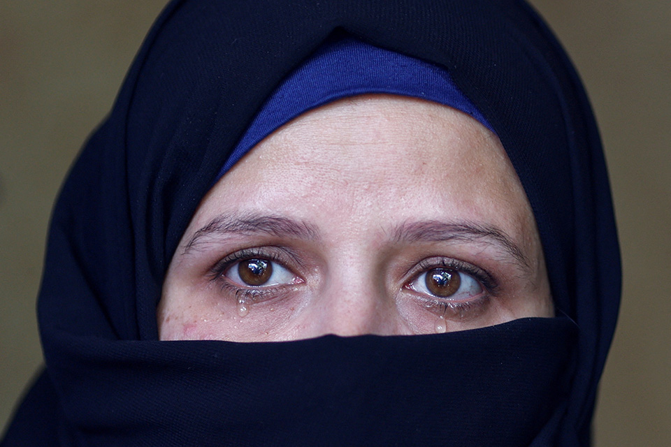 Λαμπιόνια σε σκοτεινό φόντο-1