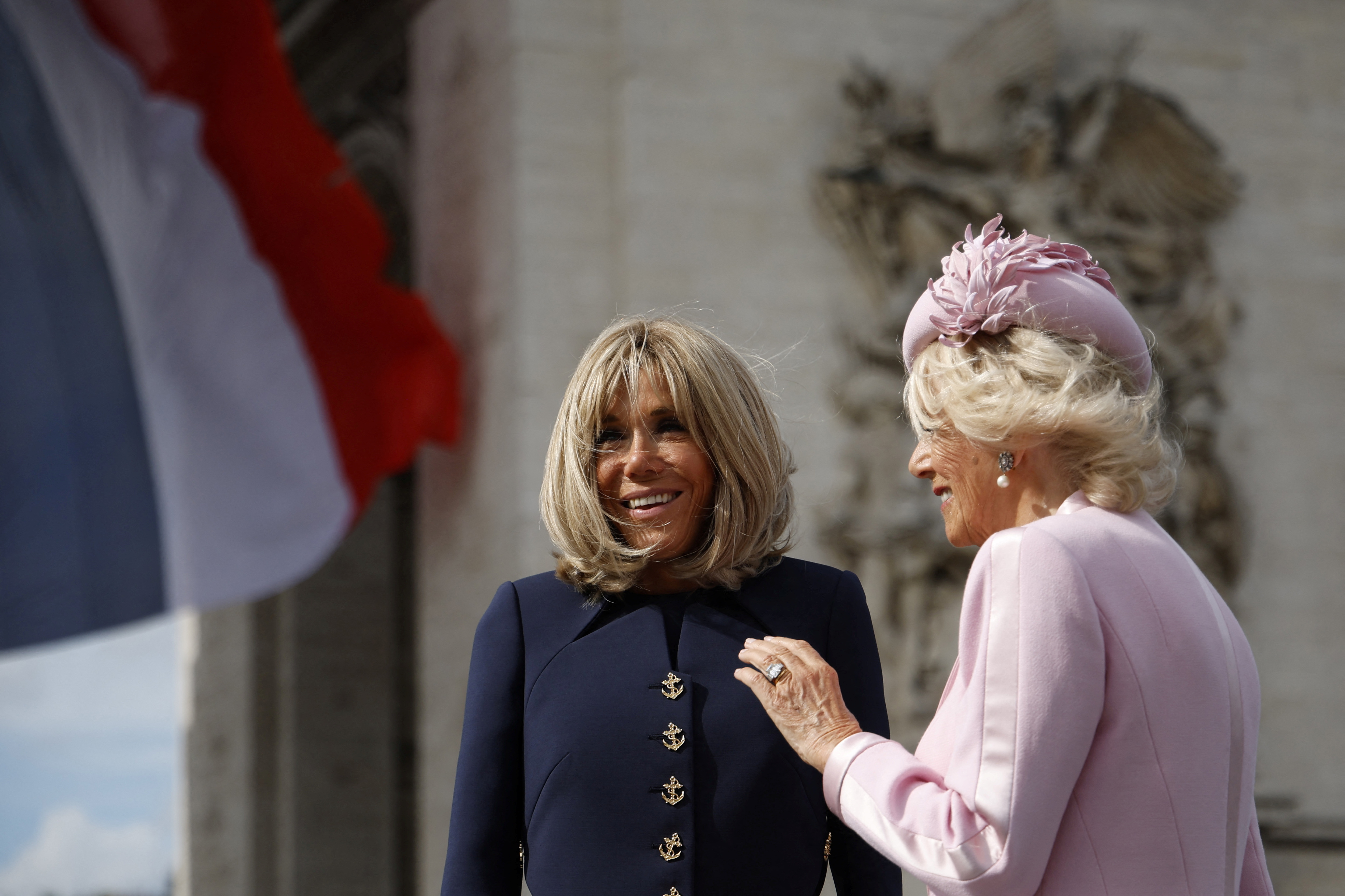 Mακρόν προς Βασιλιά Κάρολο: Μεγαλειότατε καλώς ορίσατε-4