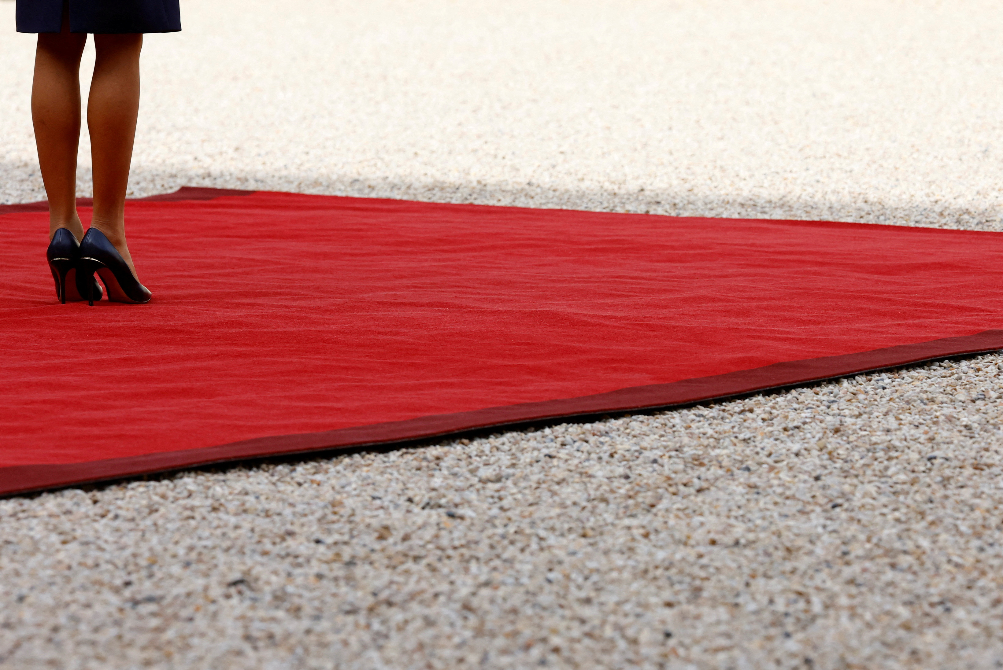 Mακρόν προς Βασιλιά Κάρολο: Μεγαλειότατε καλώς ορίσατε-5