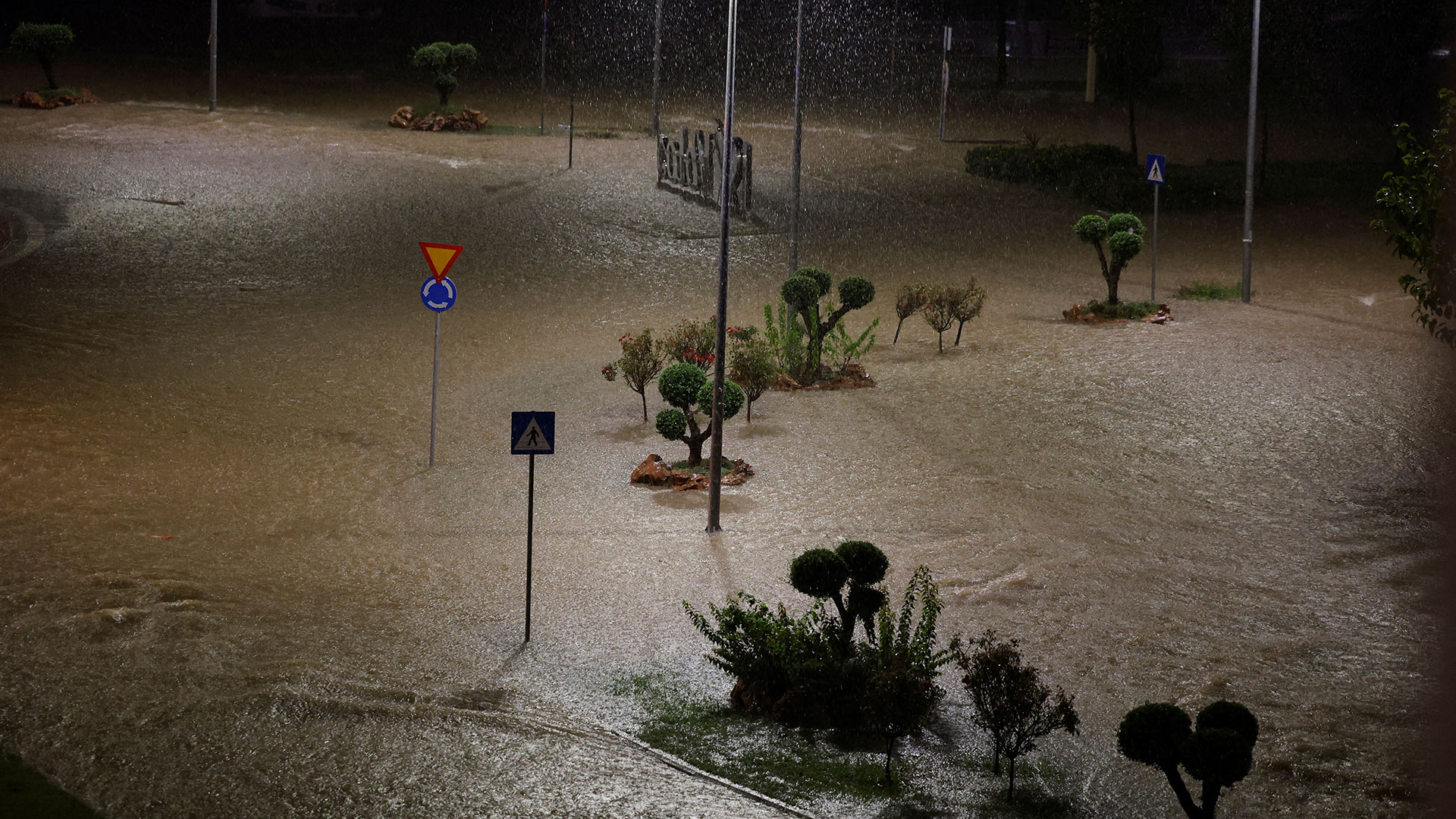 Κακοκαιρία Elias: Βούλιαξε ξανά ο Βόλος, πλημμύρισαν σπίτια-3