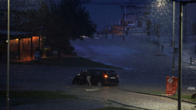 βόλος-o-στρατός-συνδράμει-με-hummer-βάρκες-κ-562640269