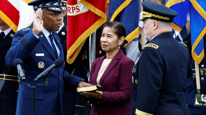 hπα-και-επίσημα-τα-ηνία-του-στρατού-στο-562644532