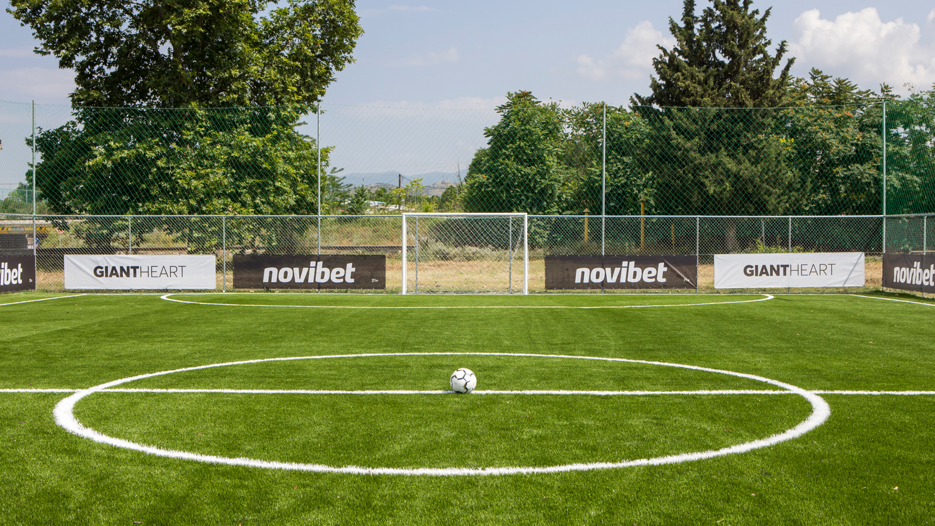 Ο Κώστας Τσιμίκας υποστηρίζει ενεργά το πρόγραμμα κοινωνικής προσφοράς Giant Heart της Novibet-1