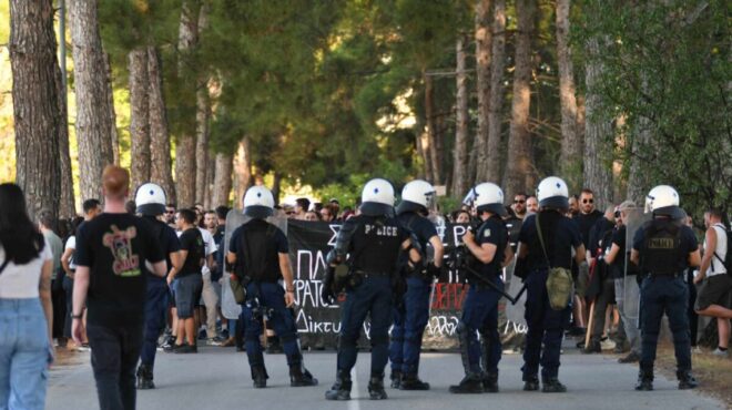 επτά-συλλήψεις-για-τα-επεισόδια-έξω-απ-562610470