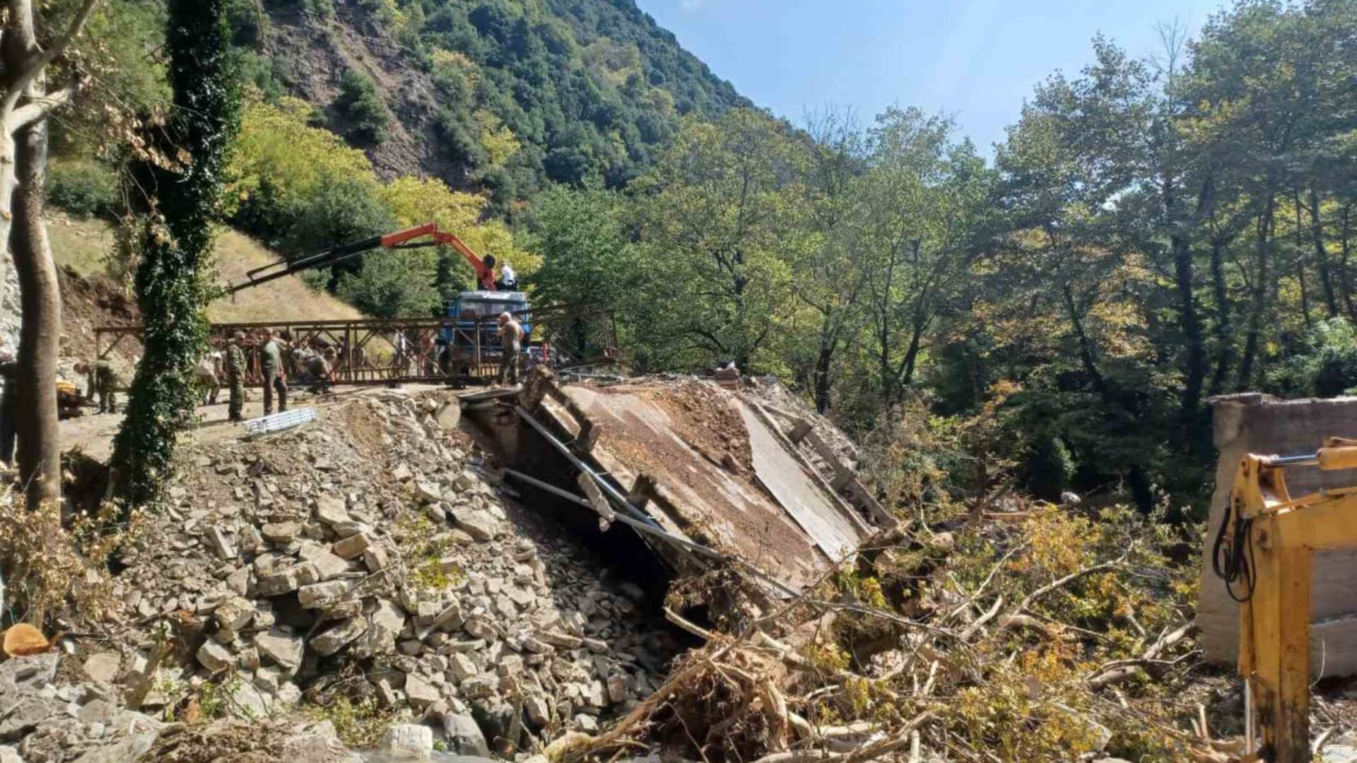 Κακοκαιρία Daniel – ΓΕΕΘΑ: Τοποθετήθηκε και δεύτερη γέφυρα Bailey στη Θεσσαλία (εικόνες)-2