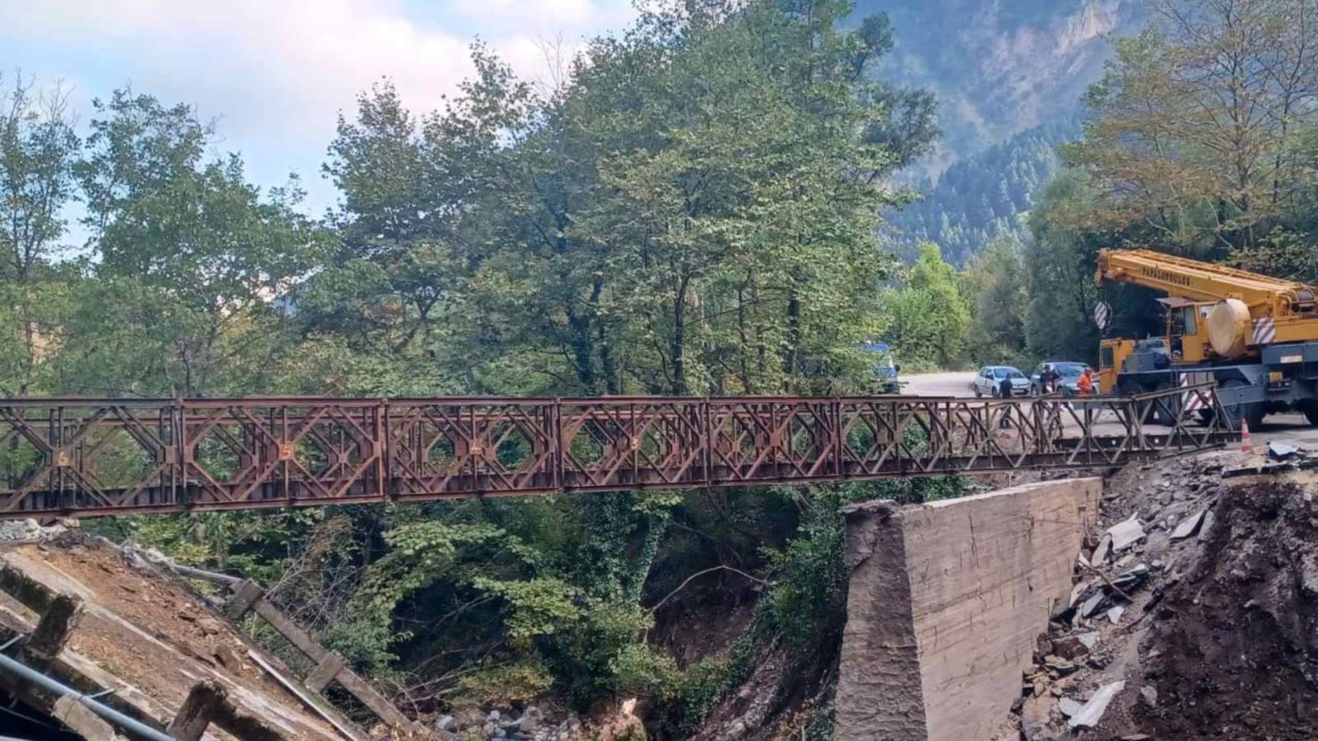 Κακοκαιρία Daniel – ΓΕΕΘΑ: Τοποθετήθηκε και δεύτερη γέφυρα Bailey στη Θεσσαλία (εικόνες)-3