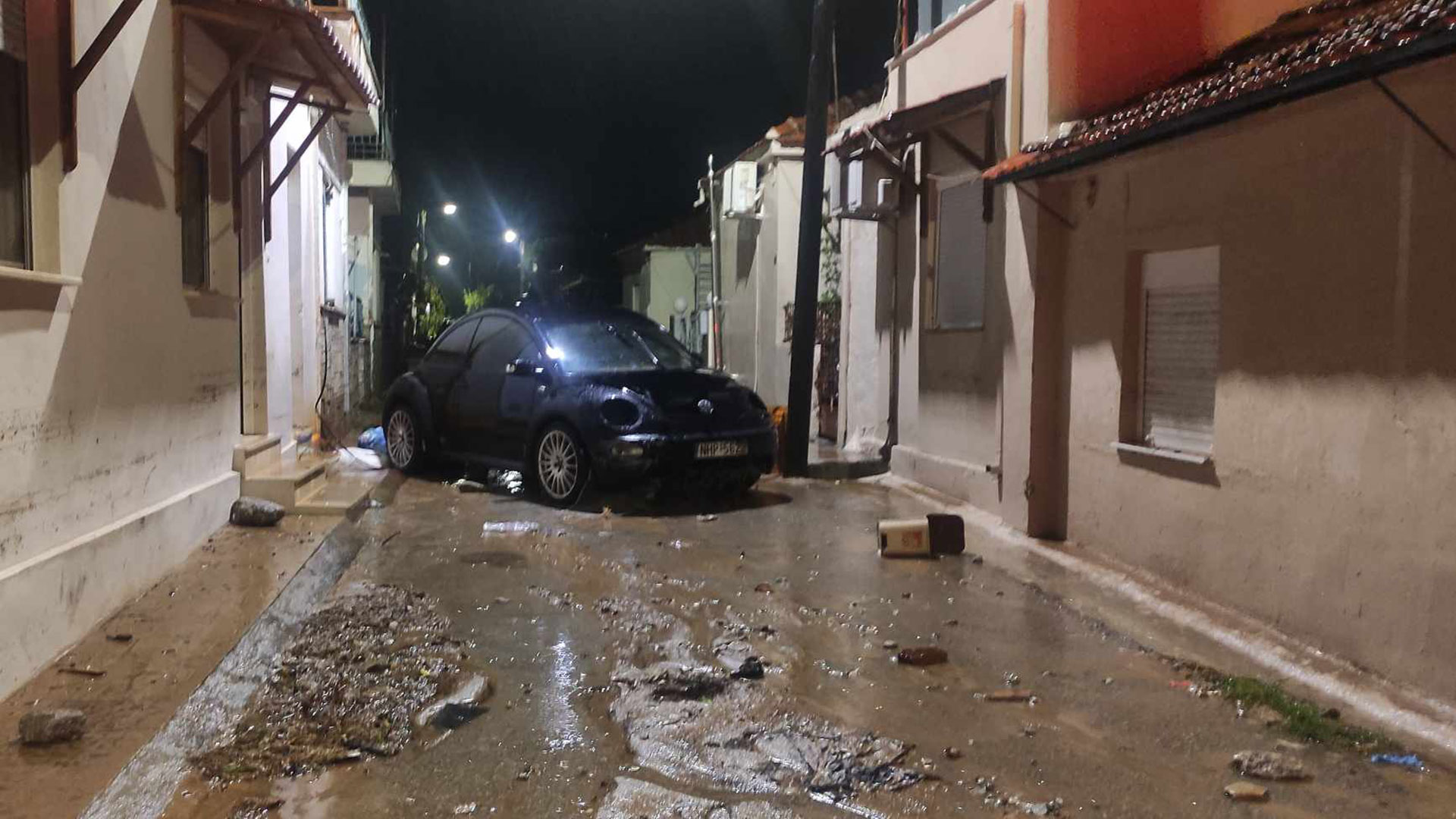 Αποστολή στον Βόλο: «Ποτάμι και πεζοδρόμιο έγιναν ένα»-1