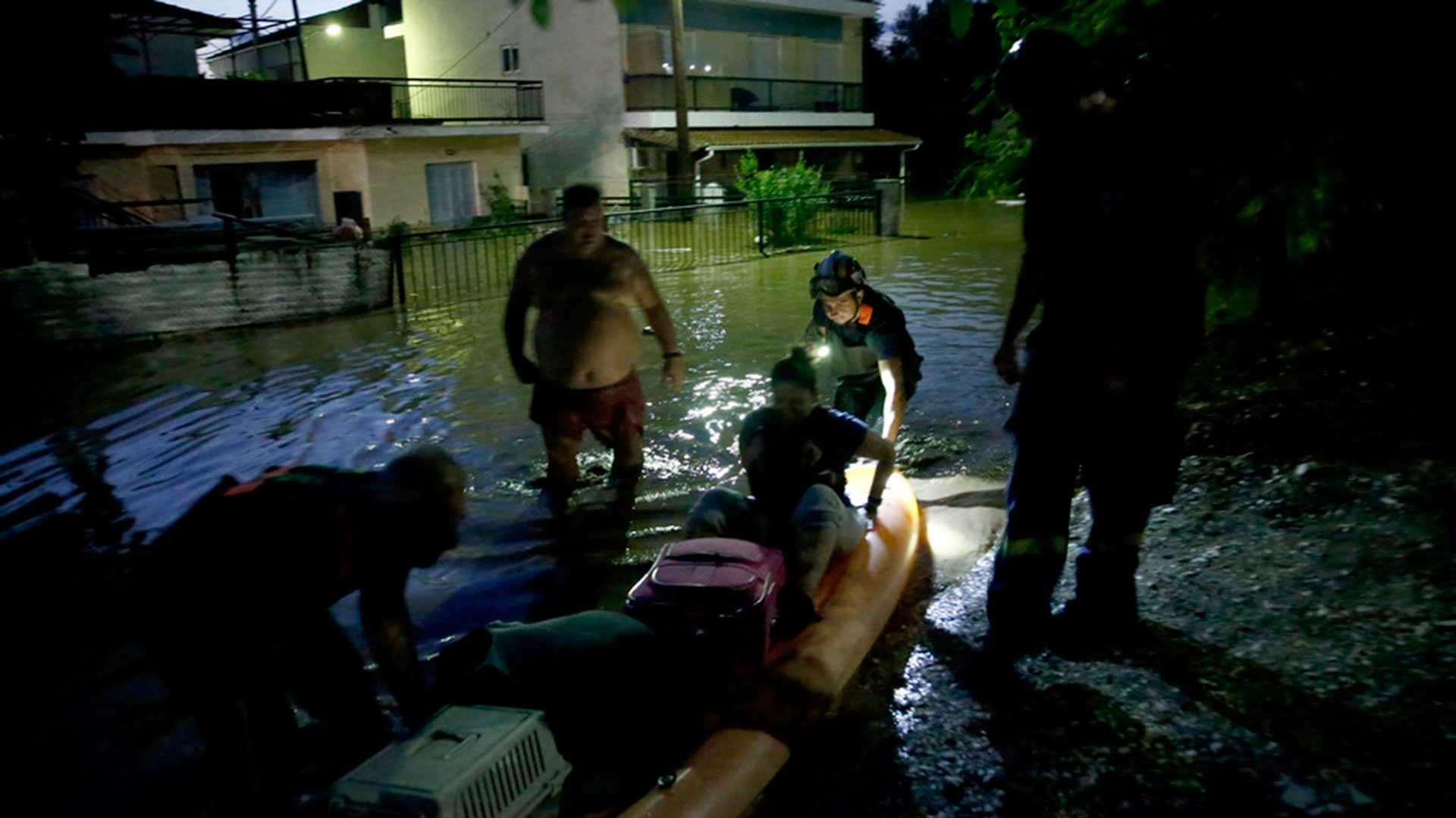 Κακοκαιρία Daniel: Συναγερμός στη Λάρισα, φόβοι ότι θα πλημμυρίσει ο Πηνειός εντός της πόλης-1