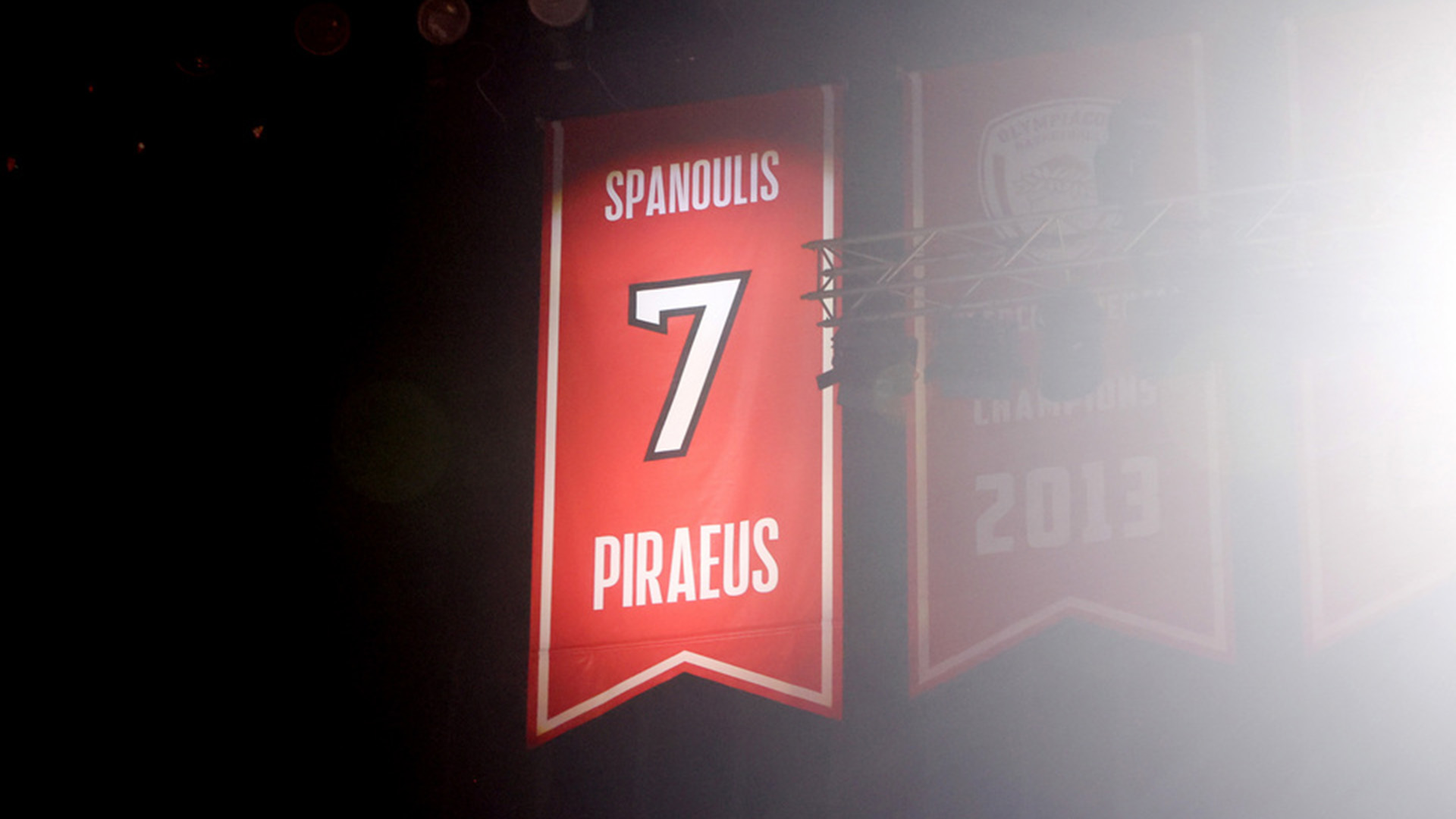 Στον «ουρανό» του ΣΕΦ η φανέλα με το Νο7 του Βασίλη Σπανούλη-2