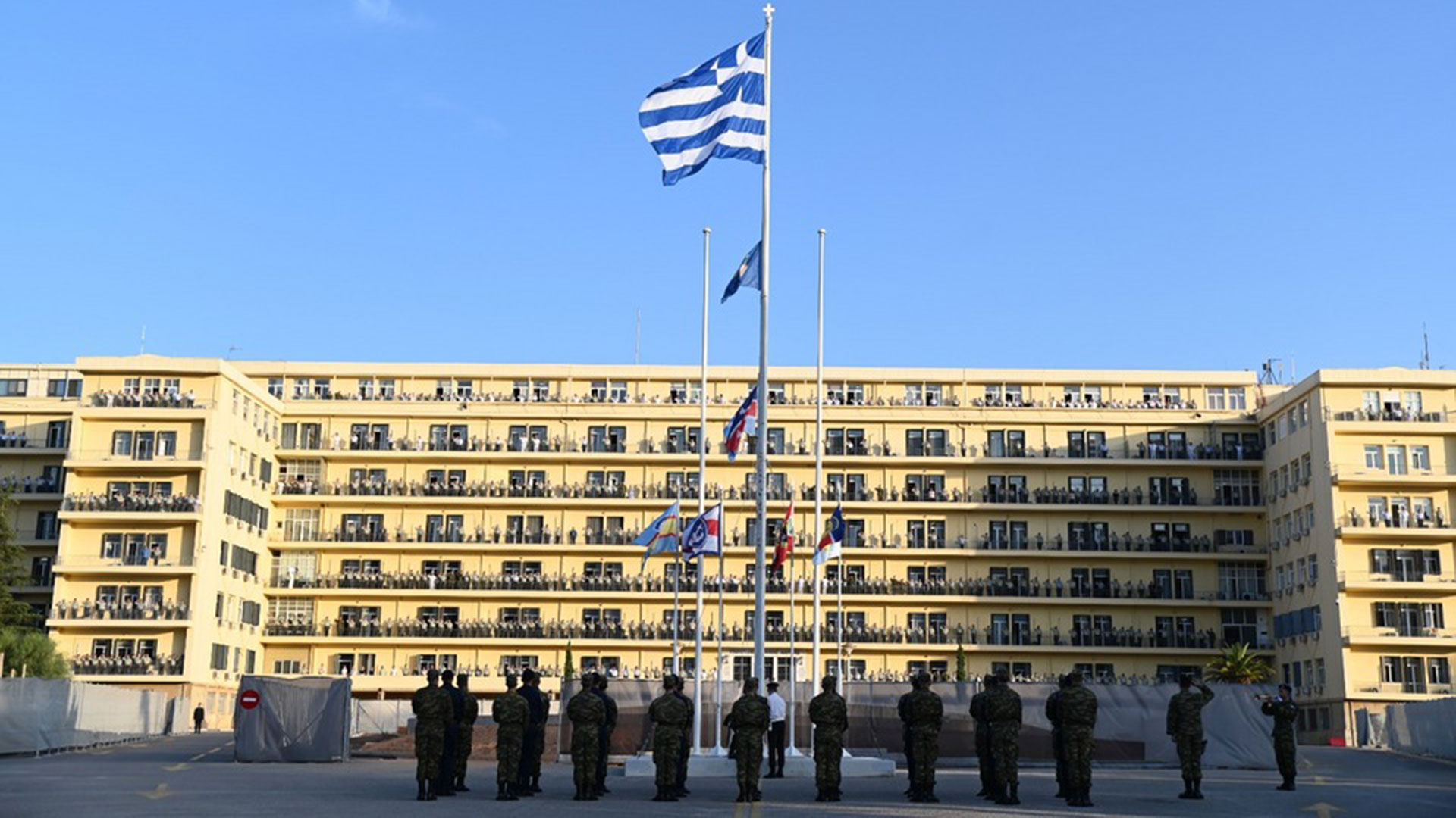 Συγκίνηση και θλίψη: Στιγμιότυπα από την τελετή για τους 5 νεκρούς στη Λιβύη-6