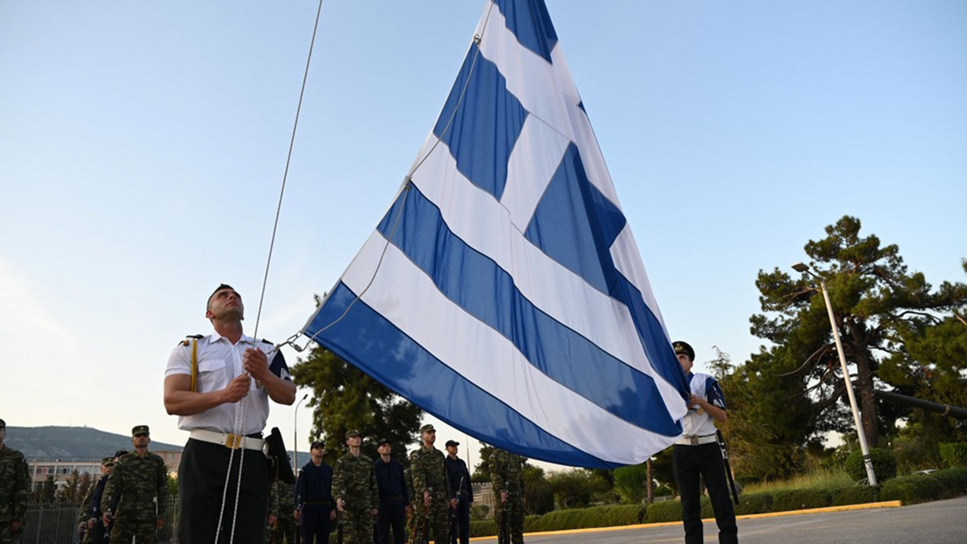 Συγκίνηση και θλίψη: Στιγμιότυπα από την τελετή για τους 5 νεκρούς στη Λιβύη-2