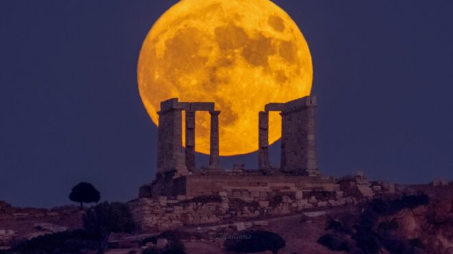μπλε-υπερπανσέληνος-γοητεύει-τον-κόσ-562593541
