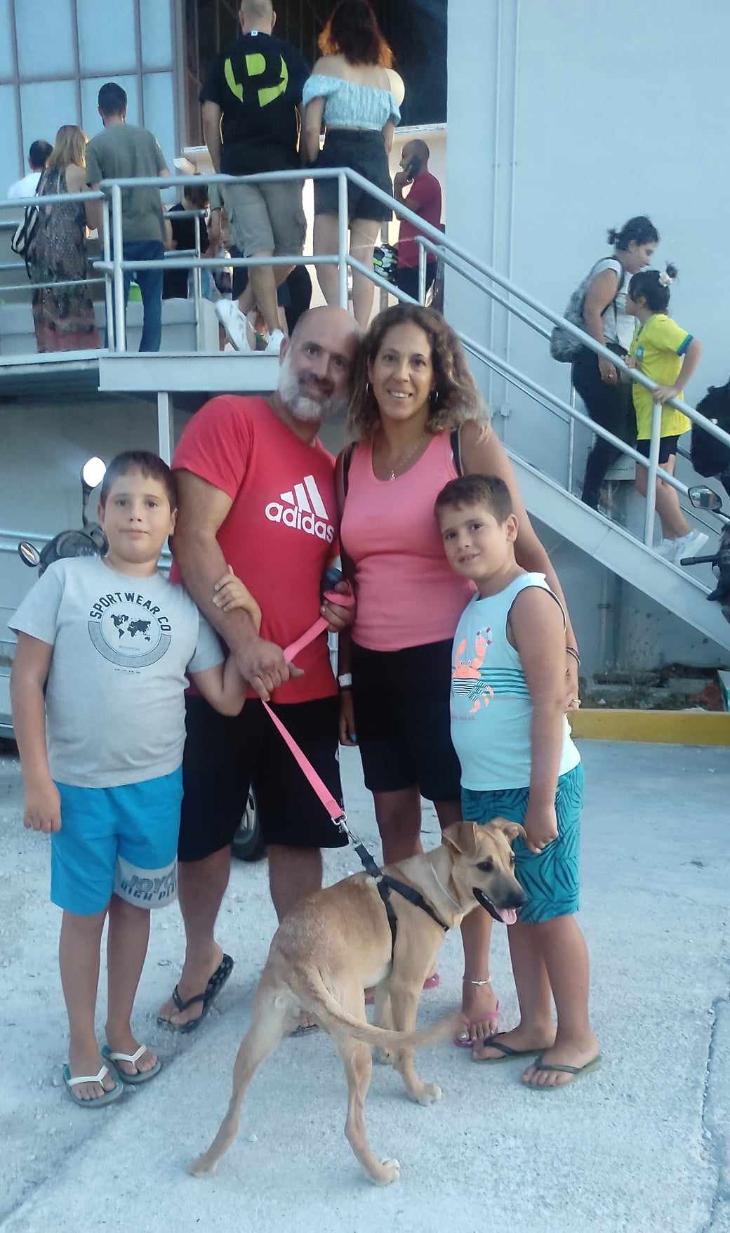 Από τον εφιάλτη των πυρκαγιών στην αγκαλιά μιας οικογένειας-4