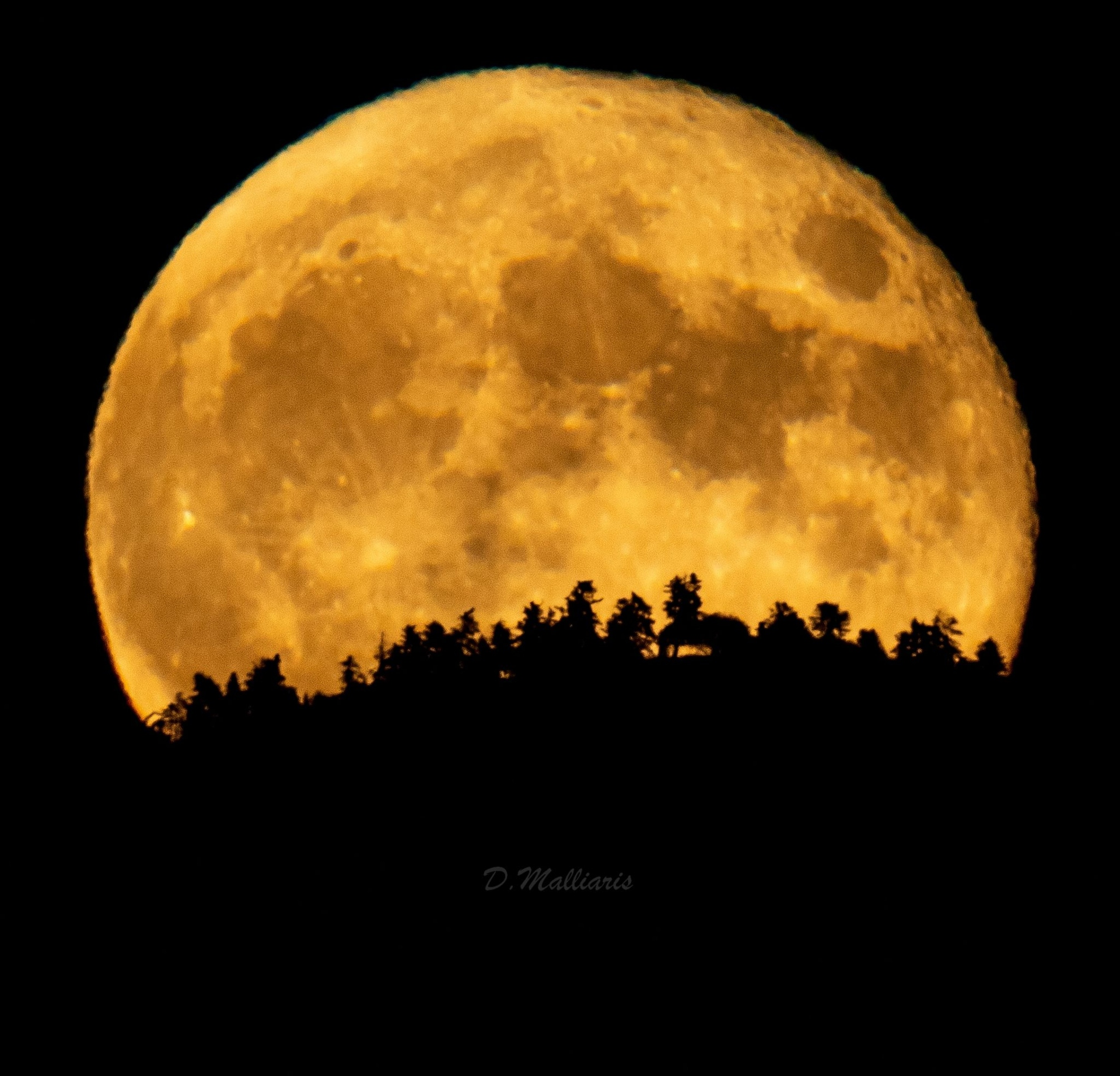 Μπλε υπερπανσέληνος: Γοητεύει τον κόσμο, «κοροϊδεύει» τους αστρονόμους-1