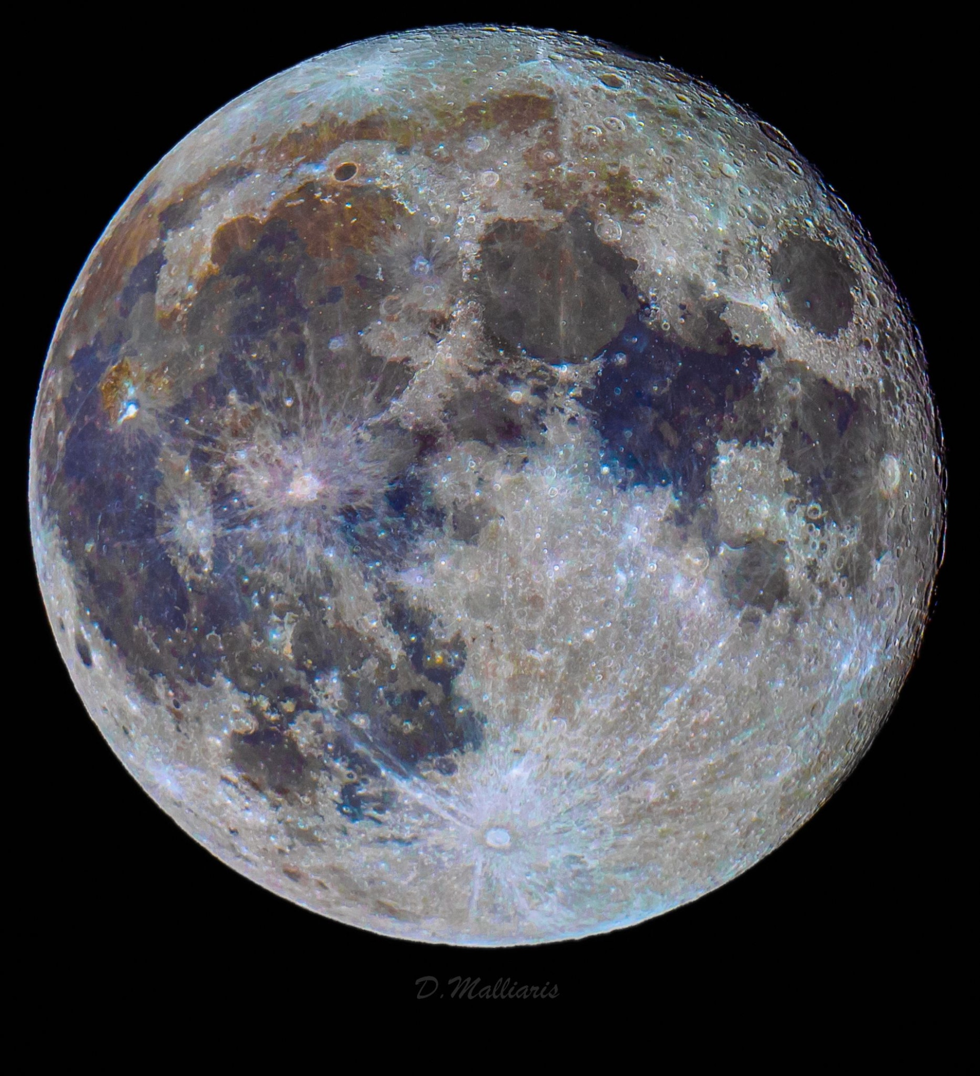 Μπλε υπερπανσέληνος: Γοητεύει τον κόσμο, «κοροϊδεύει» τους αστρονόμους-2