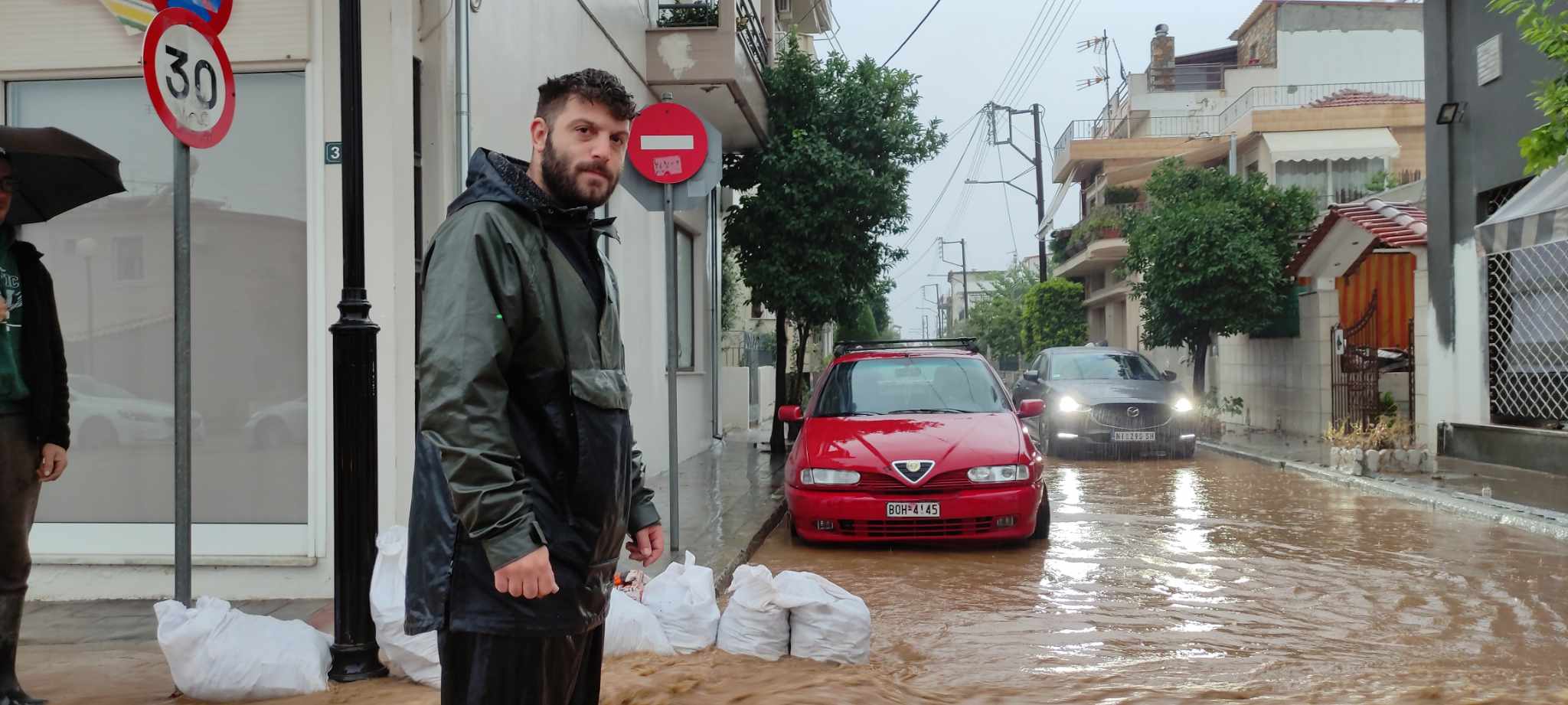 Αποστολή στον Βόλο: «Ποτάμι και πεζοδρόμιο έγιναν ένα»-2