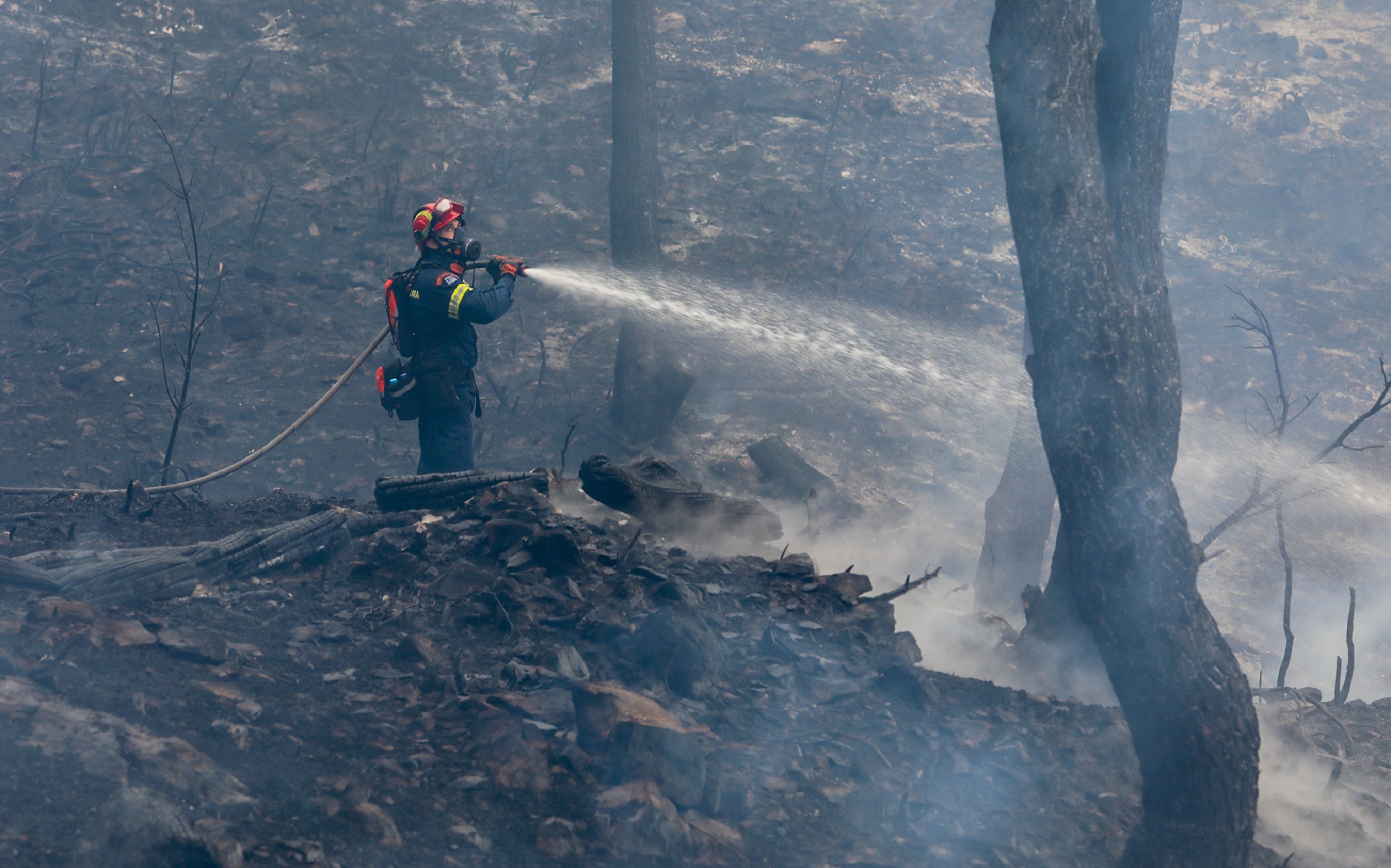 Υπό μερικό έλεγχο η πυρκαγιά στη Σταμάτα-3