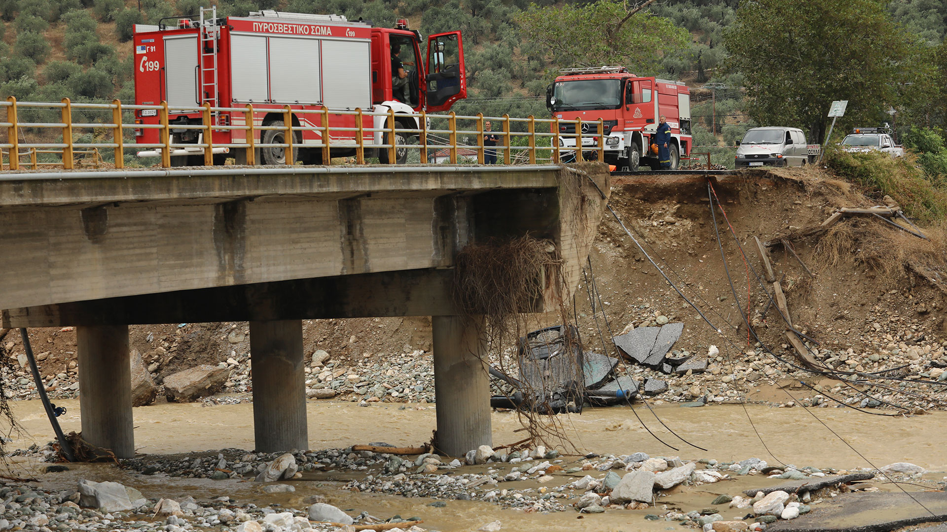 Κακοκαιρία Daniel: Καρέ καρέ το καταστροφικό πέρασμα της θεομηνίας-16