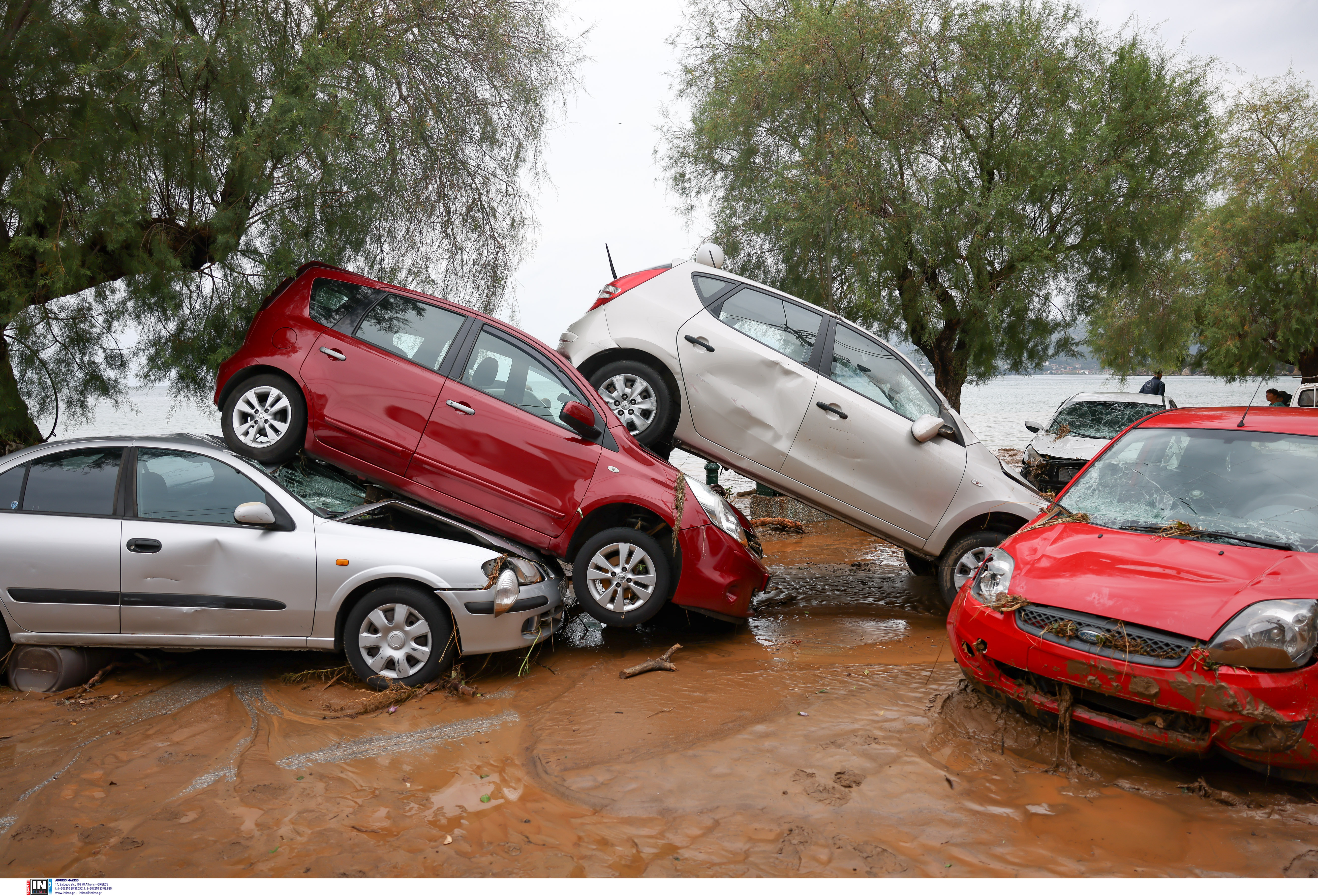 Μαγνησία: Ανυπολόγιστες οι ζημιές – Απαγόρευση κυκλοφορίας στη Σκιάθο, εγκλωβισμένοι στο αεροδρόμιο-1