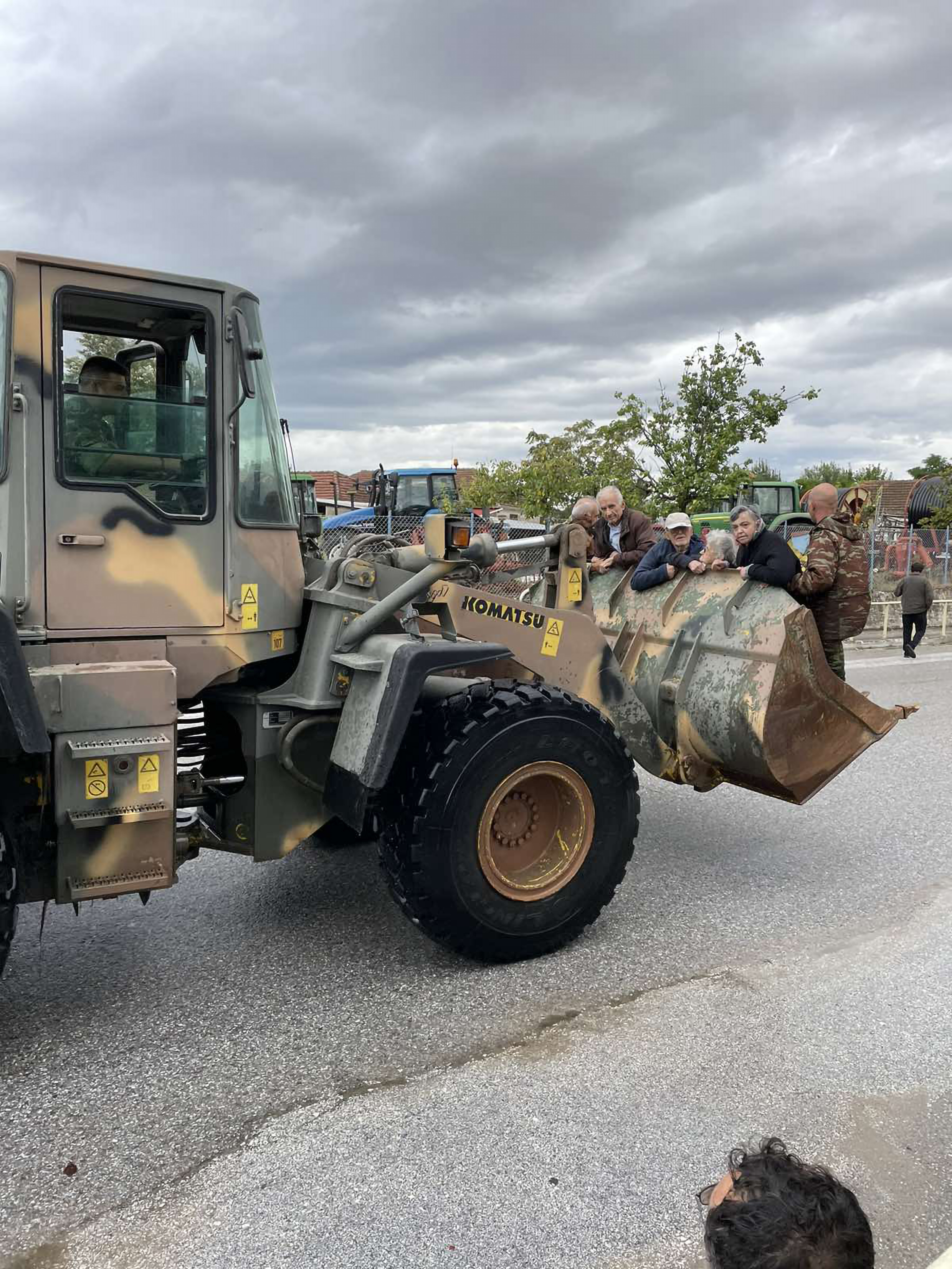 Καρδίτσα: Super Puma της Πυροσβεστικής απεγκλωβίζει κατοίκους στον Παλαμά (βίντεο)-2