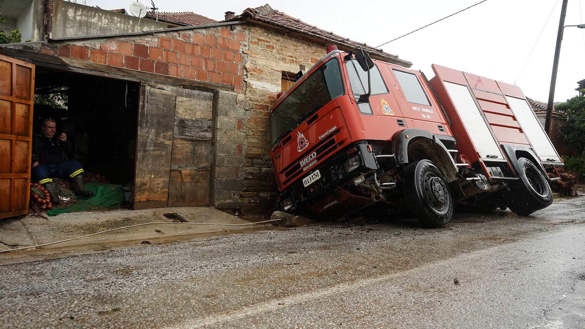 Κακοκαιρία Daniel: Καρέ καρέ το καταστροφικό πέρασμα της θεομηνίας-35