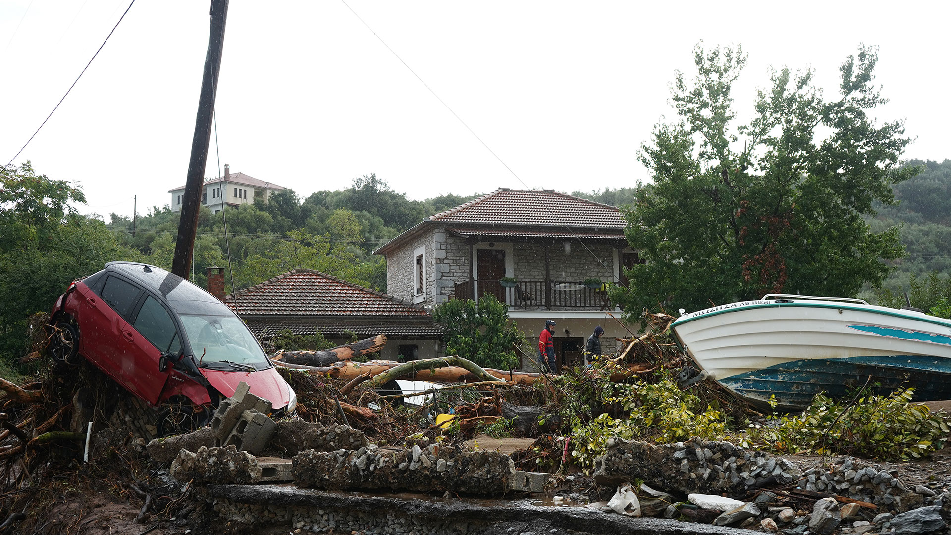 Κακοκαιρία Daniel: Καρέ καρέ το καταστροφικό πέρασμα της θεομηνίας-34