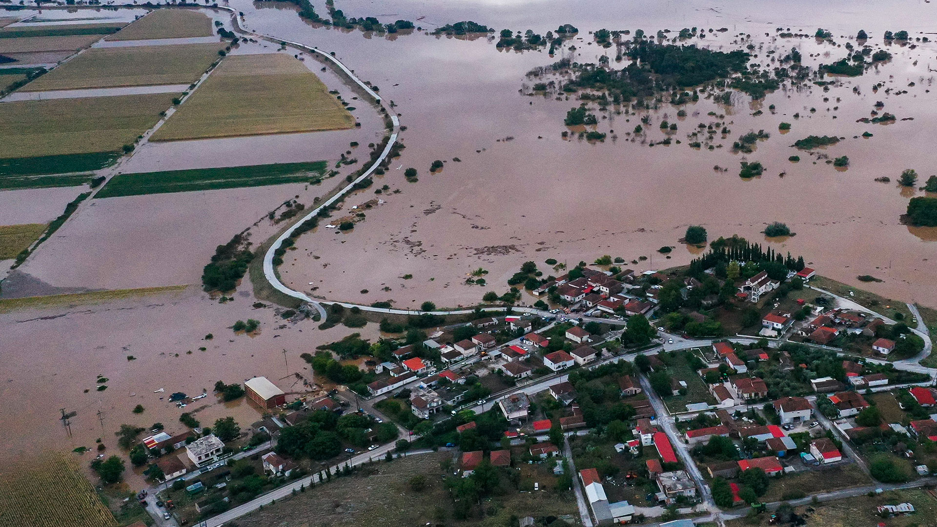 Κακοκαιρία Daniel: Καρέ καρέ το καταστροφικό πέρασμα της θεομηνίας-11