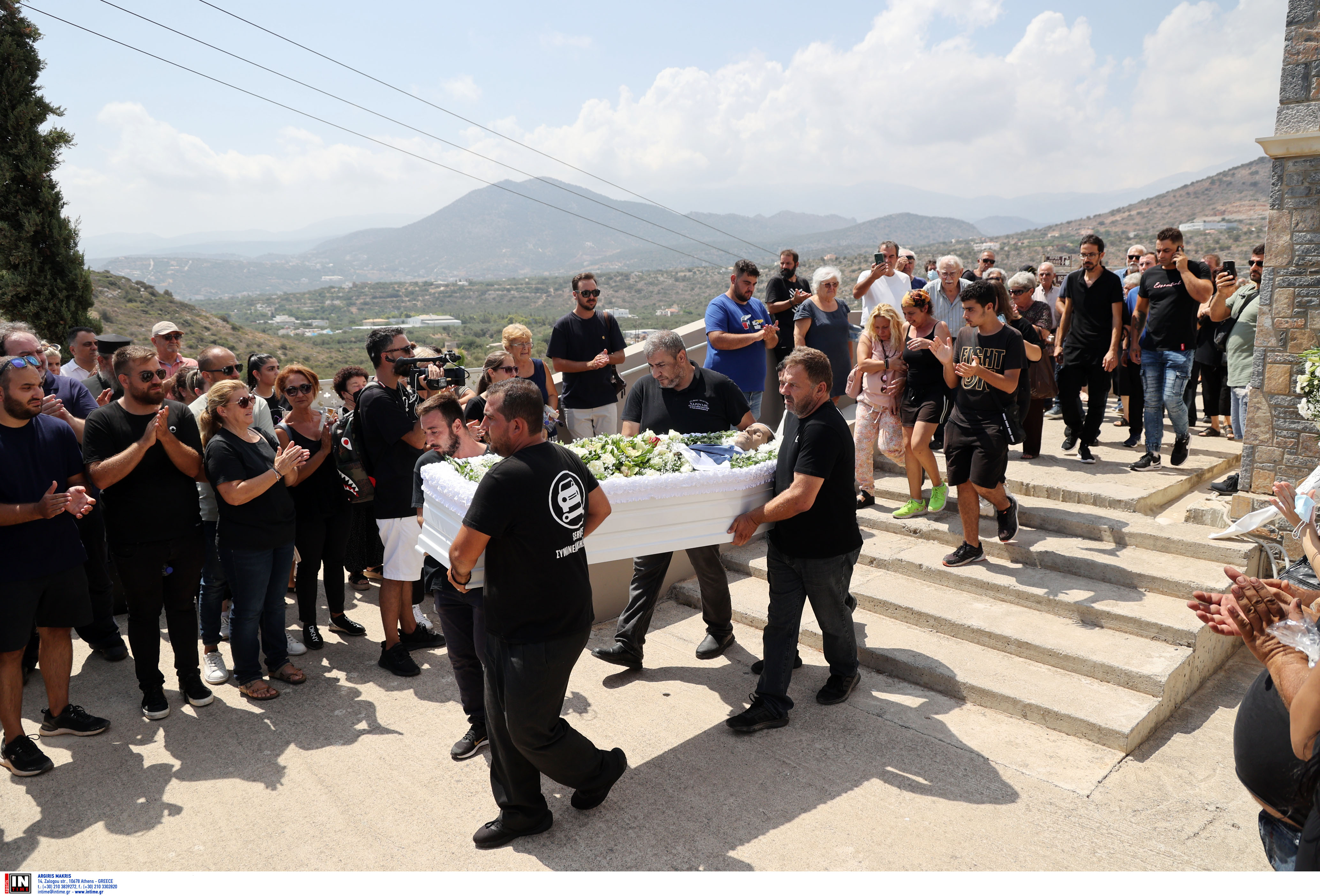 Blue Horizon: Σε κλίμα οδύνης η κηδεία του Αντώνη Καργιώτη-4