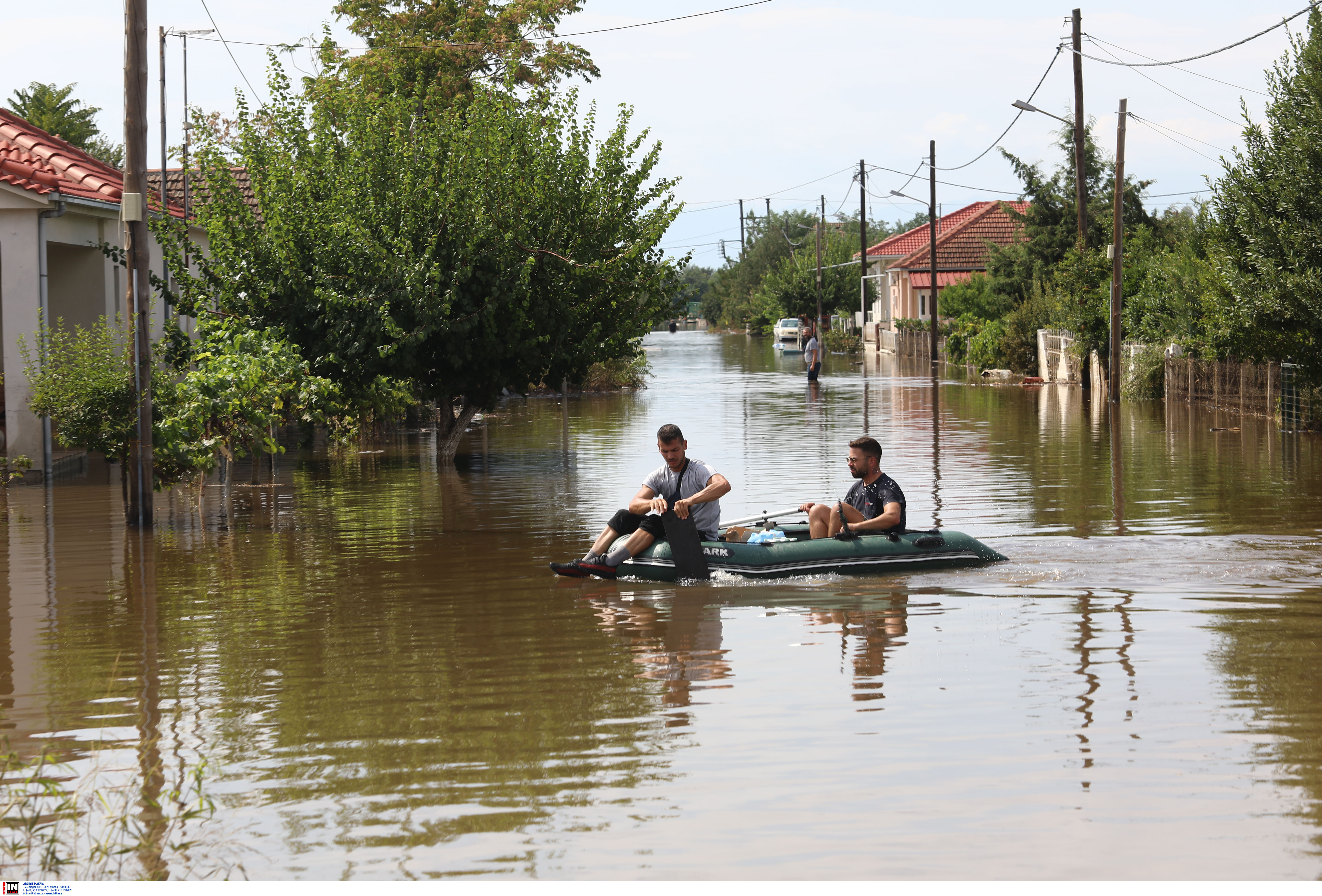 Εθελοντές στην «Κ»: «Κολύμπησα από το σπίτι μου μέχρι την παλαιά εθνική για να πάρω τη βάρκα»-4
