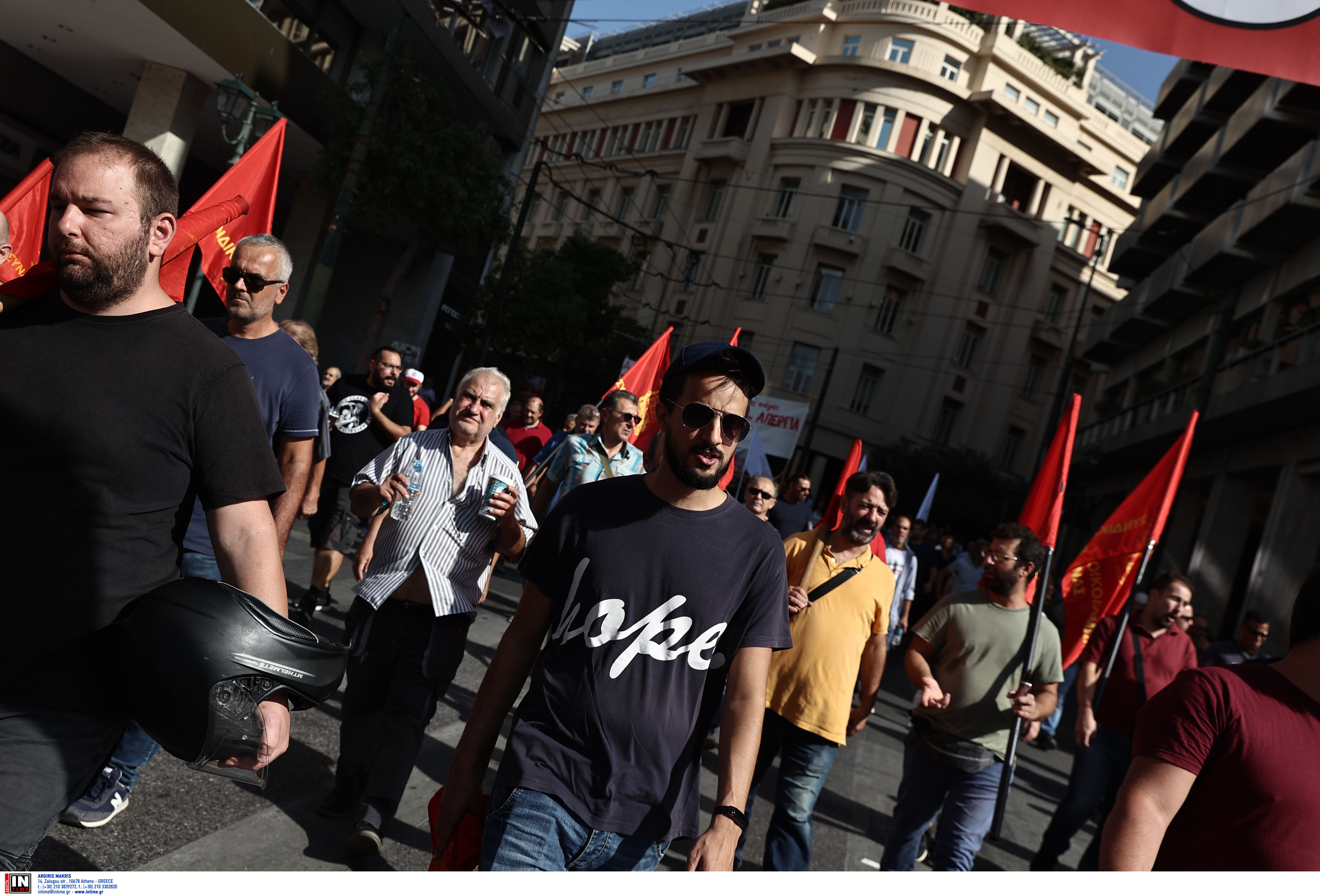 Απεργία: Ολοκληρώθηκαν οι διαδηλώσεις στο Σύνταγμα για το εργασιακό νομοσχέδιο-4