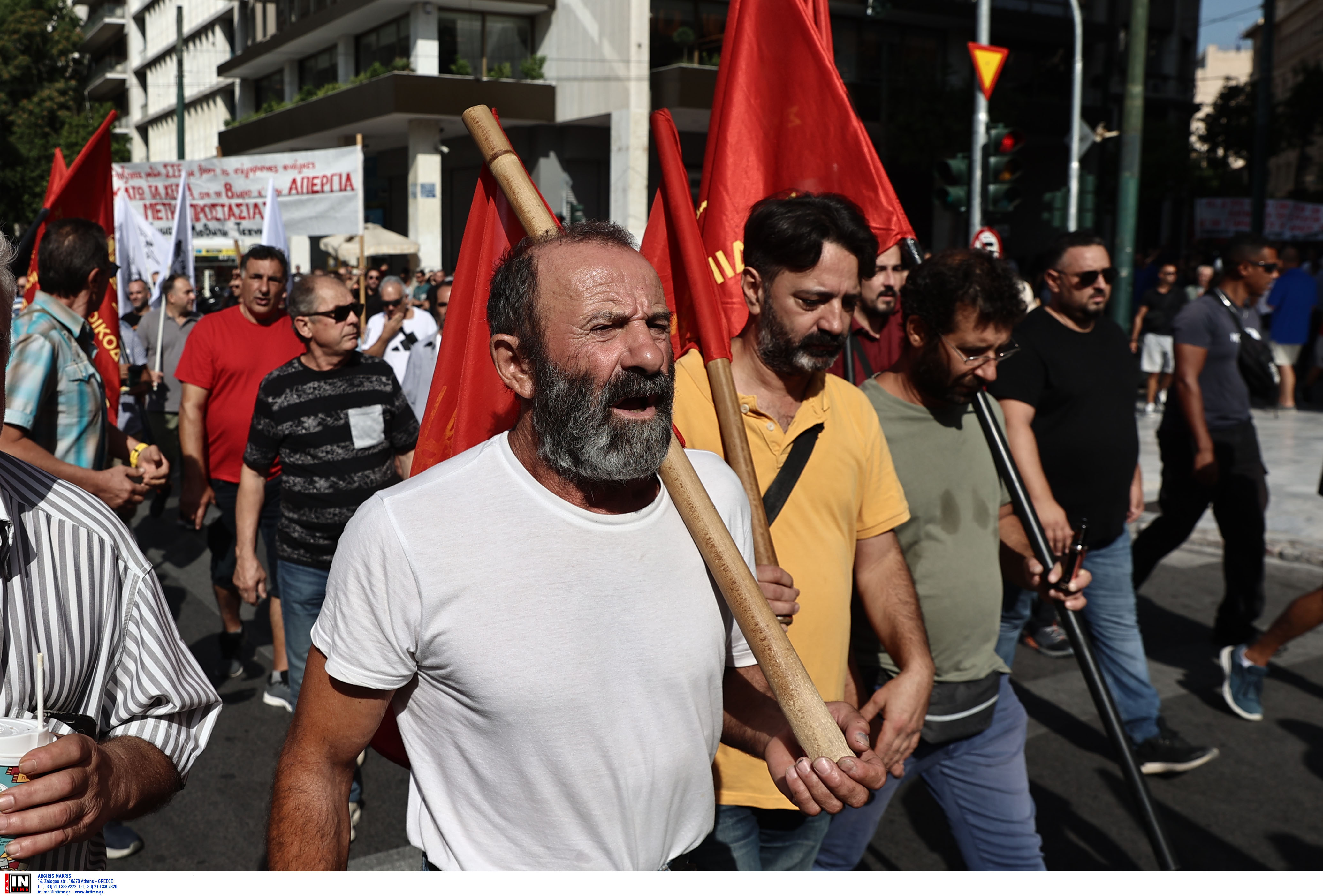 Απεργία: Ολοκληρώθηκαν οι διαδηλώσεις στο Σύνταγμα για το εργασιακό νομοσχέδιο-1