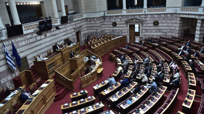 υπερψηφίστηκε-το-εργασιακό-νομοσχέδ-562633660