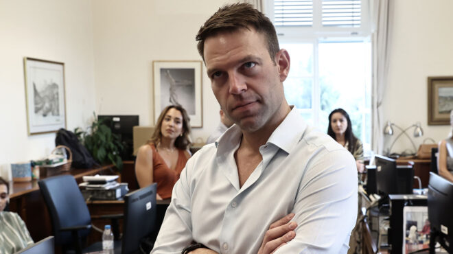 εντός-και-εκτός-ο-στέφανος-φοράει-τα-χα-562643452