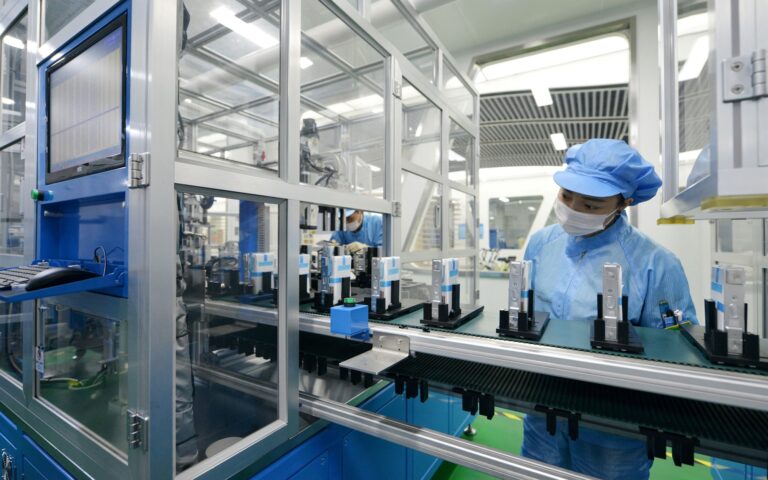 «Καμπανάκι» Κομισιόν για εξάρτηση από την Κίνα