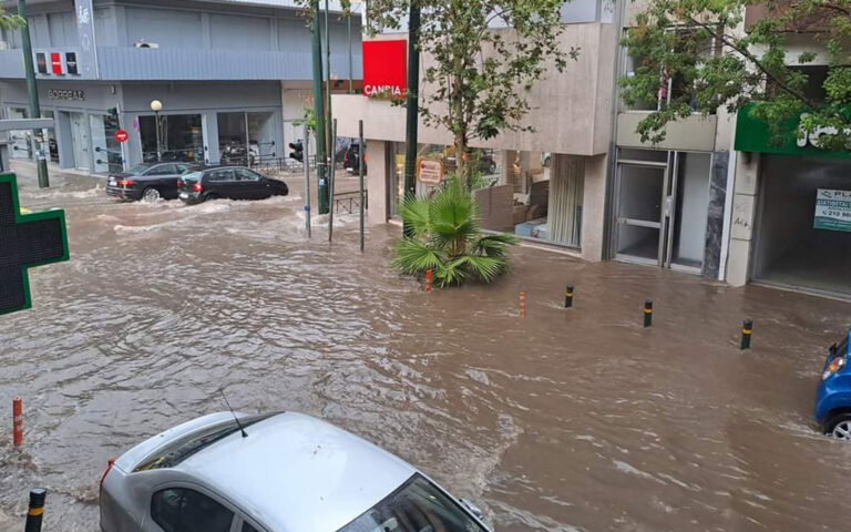 Ανοχύρωτη η Αθήνα στη νεροποντή