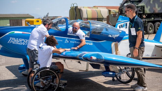 από-το-αναπηρικό-αμαξίδιο-στο-πιλοτήρ-562597672