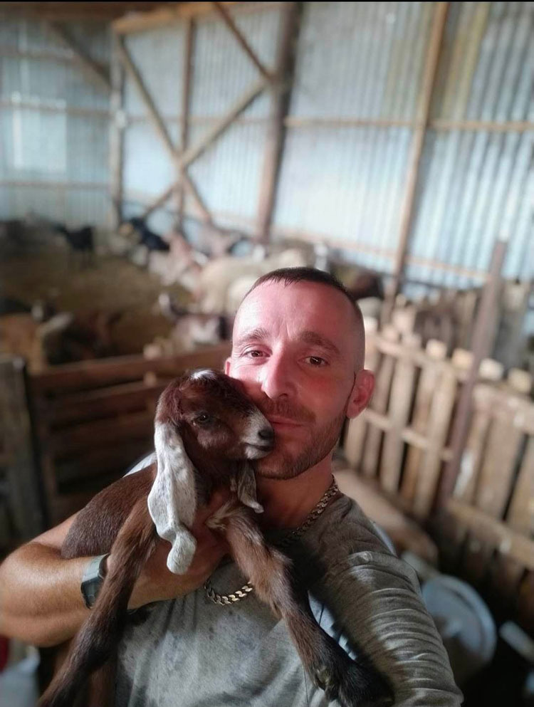 Επάγγελμα: συνοδός Instagram-2