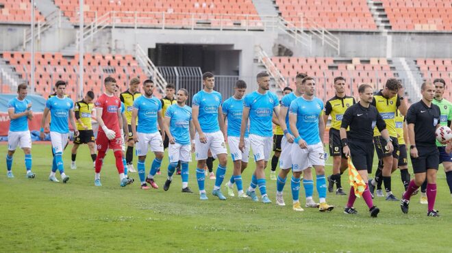 στο-χείλος-του-γκρεμού-για-ακόμη-μία-φο-562640671