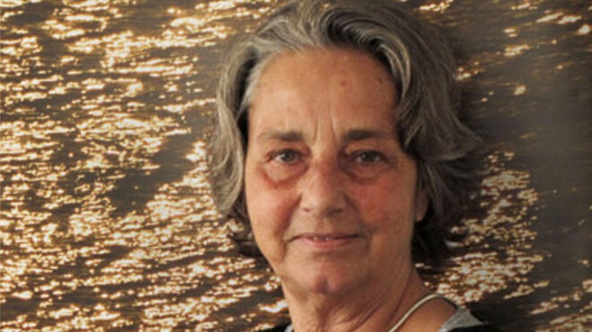 η-λίζυ-καλλιγά-μας-χαρίζει-τα-άνθη-της-π-562605436