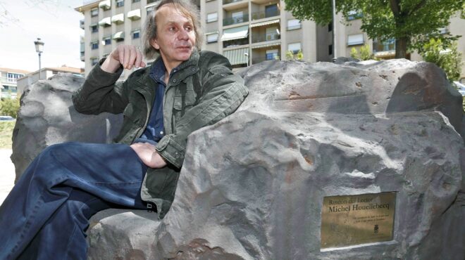 aπολογούμενος-και-αυτοσαρκαζόμενος-562633471