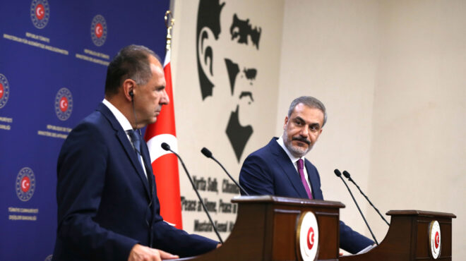 ποιον-συμφέρει-το-αδιέξοδο-στα-ελληνο-562608103