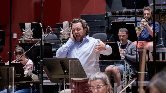 ο-μάικλ-σπάιρς-ανακατεύει-την-τράπουλ-562633573