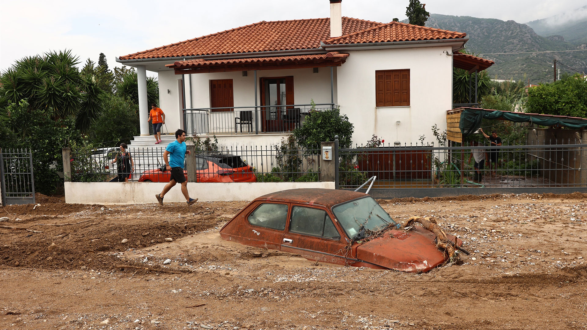 Σε απόγνωση οι κάτοικοι του Βόλου – Μαρτυρίες στην «Κ»: «Με κάθε βροχόπτωση θα ζούμε τα ίδια»-1