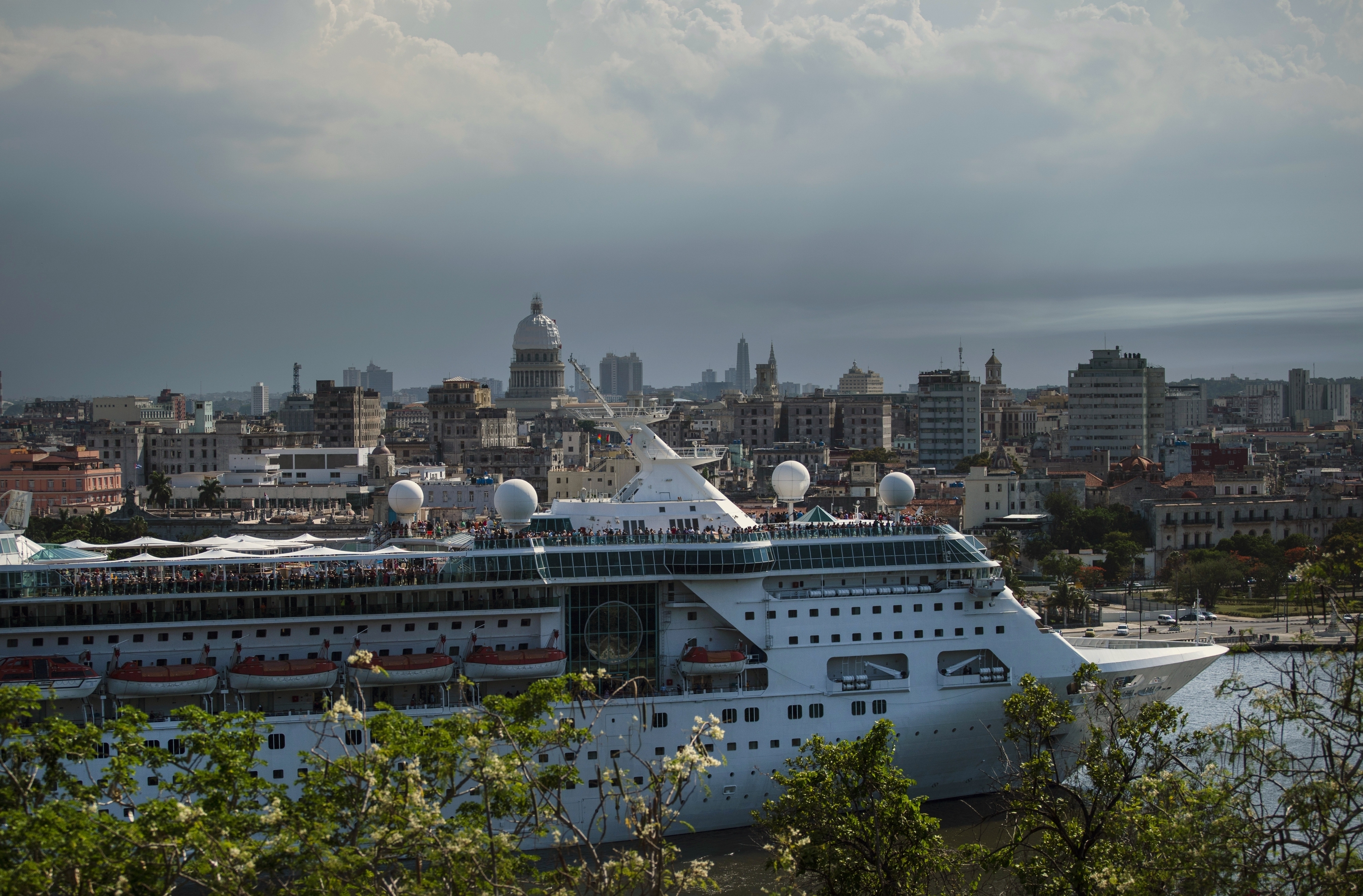 Κολοσσοί της κρουαζιέρας επενδύουν σε ιδιωτικά νησιά-1