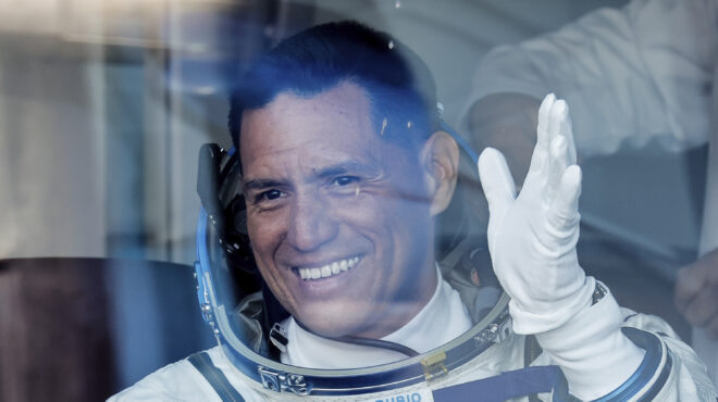 εσπασε-το-ρεκόρ-παραμονής-αμερικανού-562630027